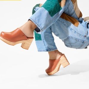 Charlotte Stone Marlo clogs in Luggage